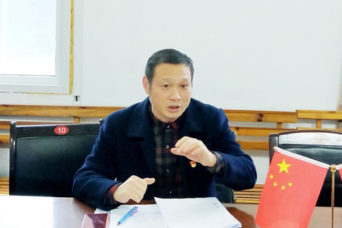 向宇飛列席指導(dǎo)股份公司氯堿黨支部“不忘初心、牢記使命”專題組織生活會(圖2)