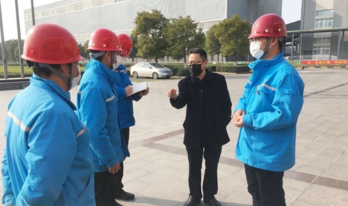 王大真到股份公司、楚星公司和松滋肥業(yè)現(xiàn)場(chǎng)檢查疫情防控及安全生產(chǎn)情況(圖1)