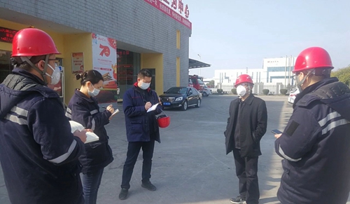 王大真到股份公司、楚星公司和松滋肥業(yè)現(xiàn)場(chǎng)檢查疫情防控及安全生產(chǎn)情況(圖2)