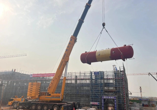 首臺大型設備“落戶”，氯堿新能源項目吹響工程設備安裝新號角！