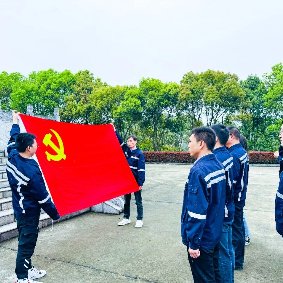 在緬懷中汲取奮進(jìn)力量！這場(chǎng)主題黨日活動(dòng)“走心”更“入心”！